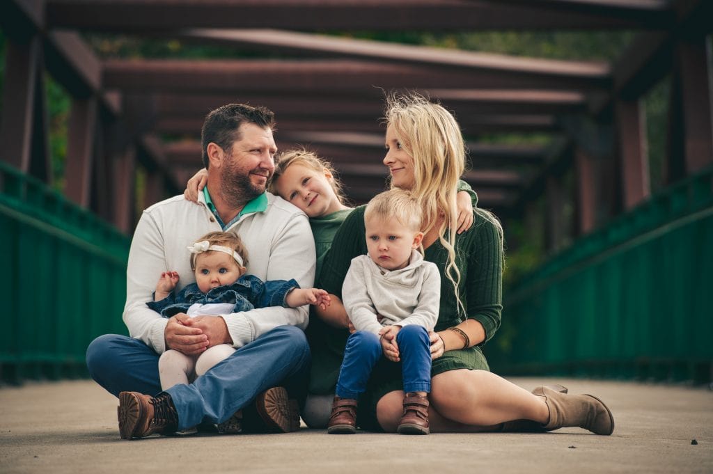 family photoshoot poses to try