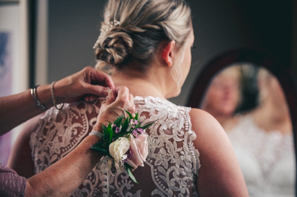 Getting ready for wedding photo tips